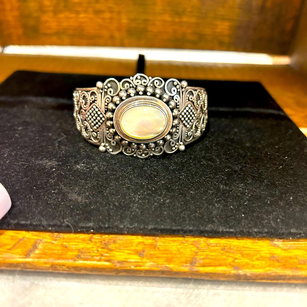 BA Sterling Silver Mother of Pearl Cuff Bracelet Indonesia SUARTI